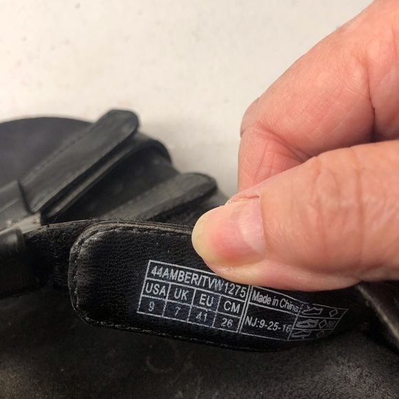 Vionic Orthotic Black Patent Pebbled Strappy Sandals Sz 9 Embellished Front - Picture 6 of 7